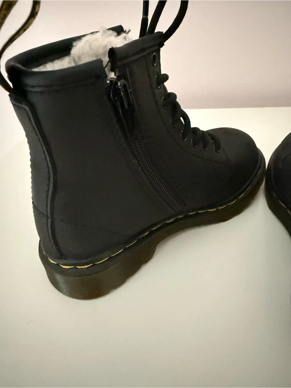 Kids Dr. Martens Black Boots with White Sherpa Lining Size 8